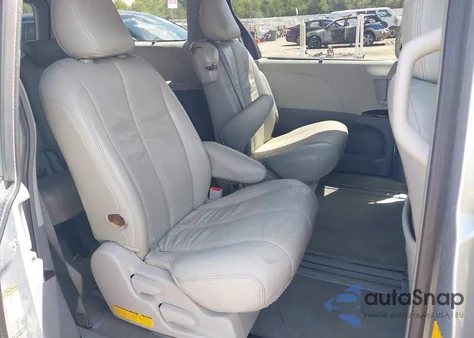 2014 Toyota Sienna Le V6 7 Passenger Auto Access Seat/Le V6 7 Passenger Mobility/Le V6 8 Passenger from USA, damaged, VIN 5TDKK3DC9ES489463